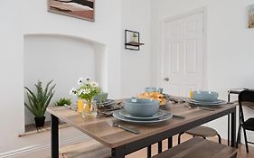 Stylish 3-Bed Home, Free Double Parking, Near Seafront